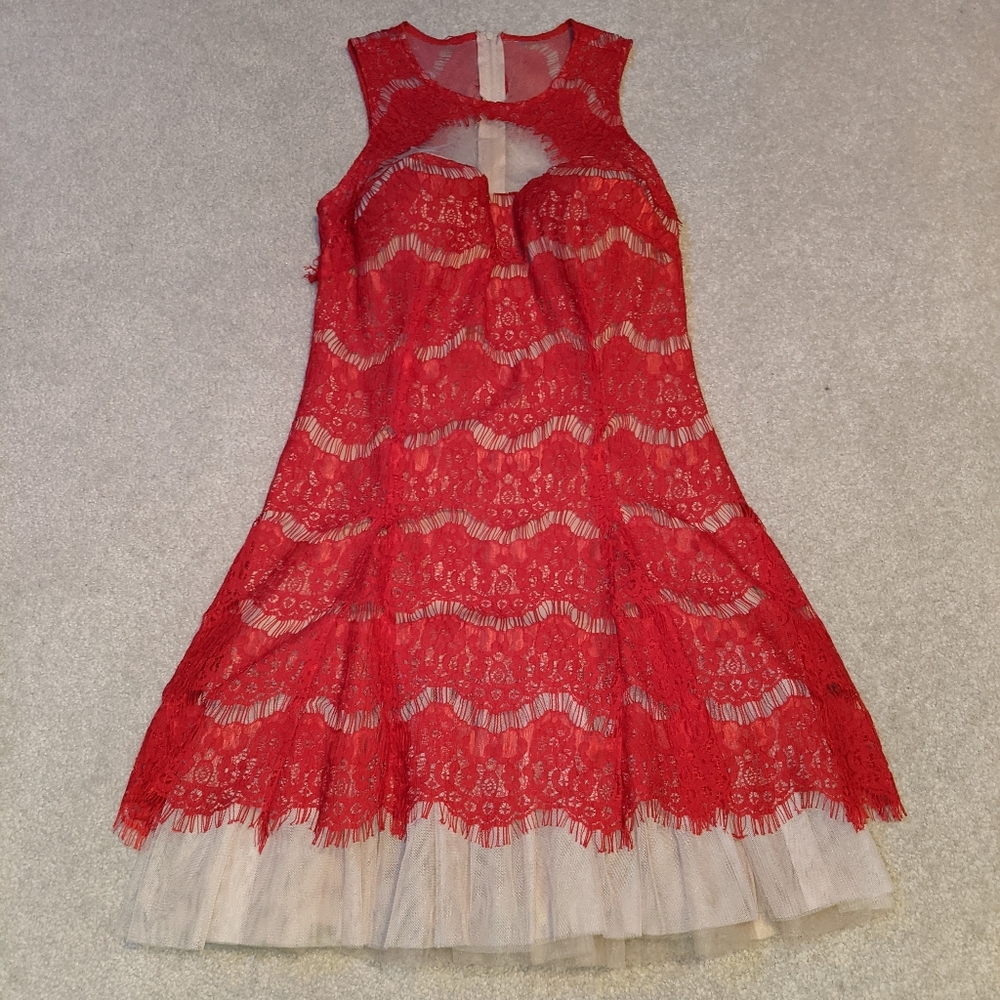 Steppin' out Women's Lace Flare Hem Dress - Picture 5 of 16